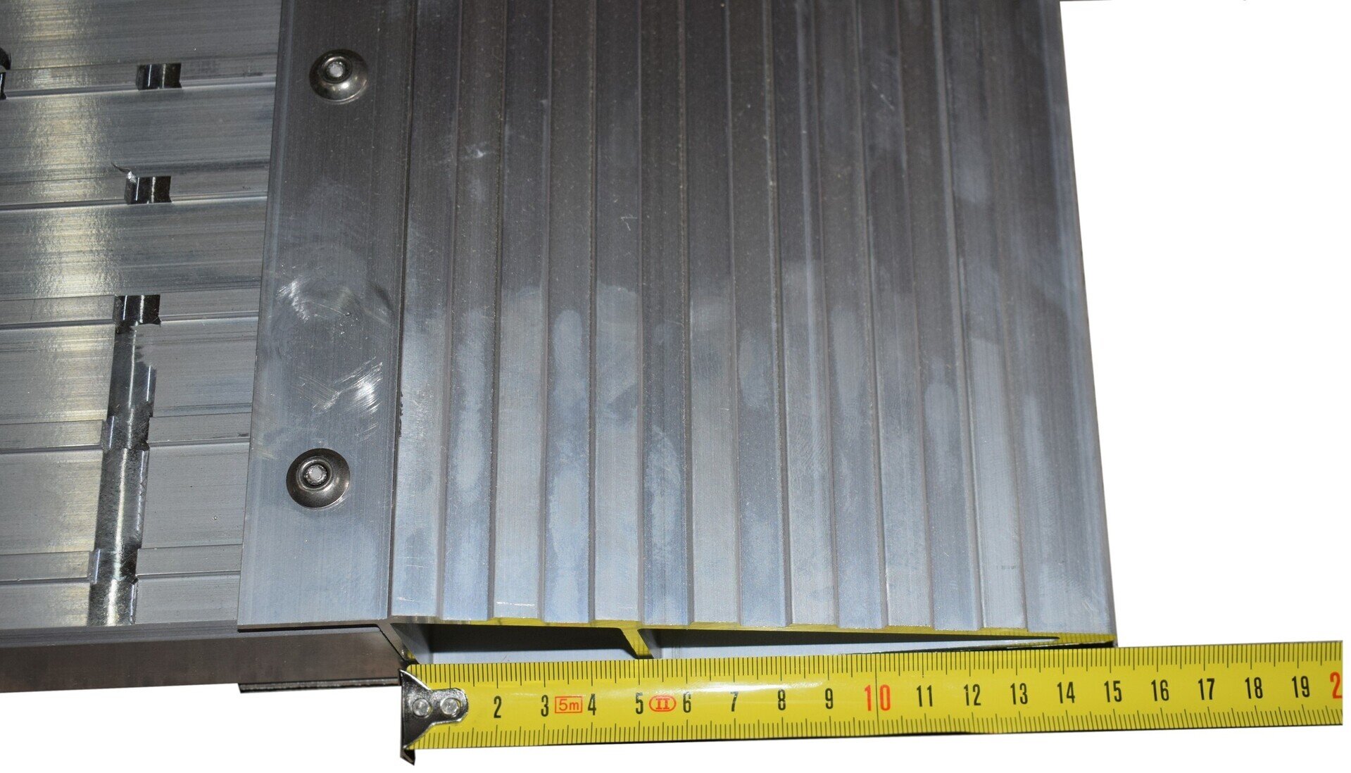 Najazd aluminiowy typ C 4-komorowy 2680x350x40 mm