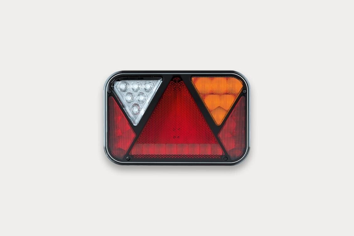 RIGHT UNIVERSAL LAMP with 12V LED reflector triangle, 5-function STOP/ POSITION/ DIRECTOR/ REVERSAL, 5-PIN BAJONET