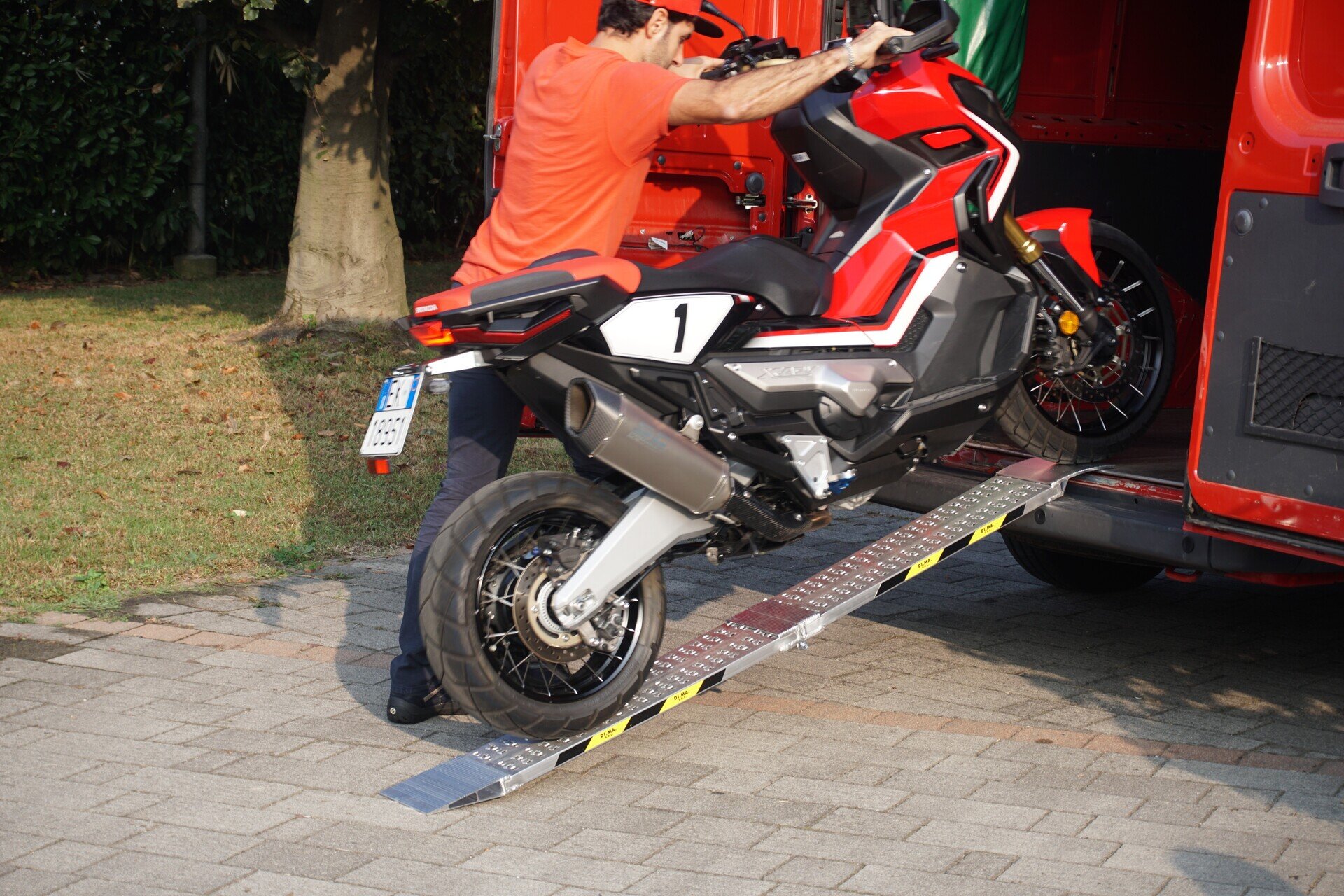 ALUMINUM RAMP BROKEN H30 LENGTH 2000 MM WIDTH 200 MM