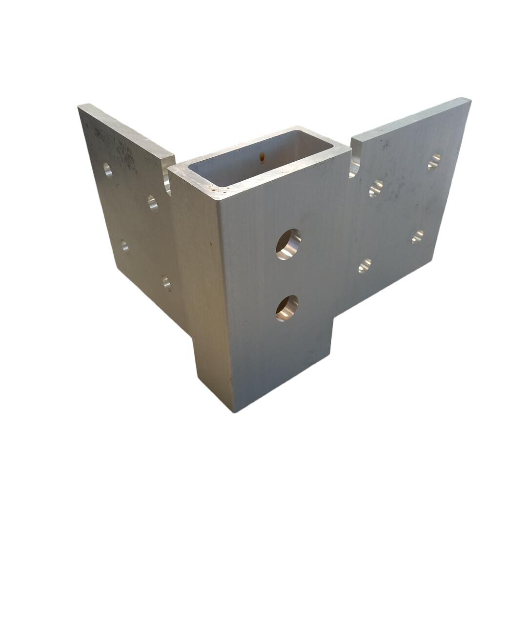 NAROŻE ALUMINIOWE 90 PL/TP CENTRALNE OTWORY