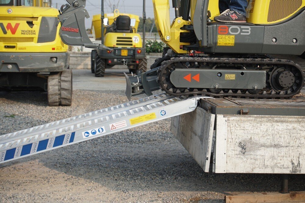 L-3200 mm / 3.8 T certified aluminum invasion ramps
